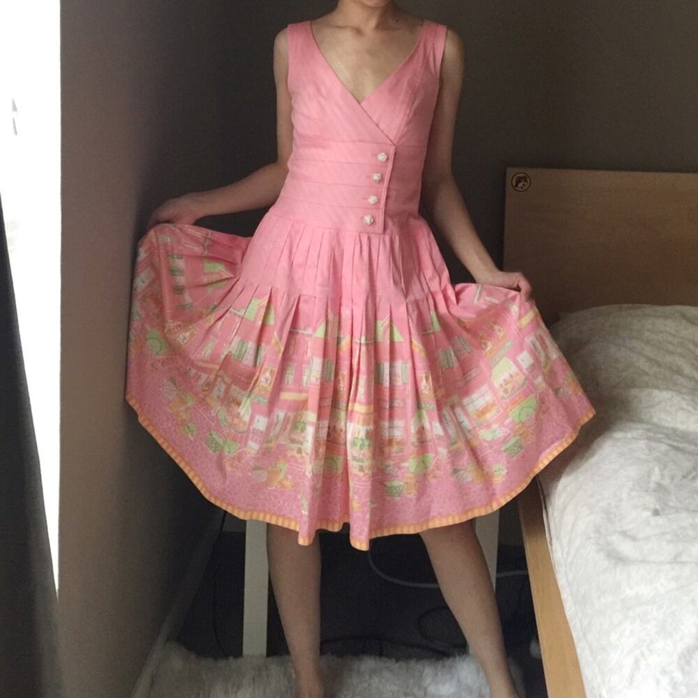 Kay Unger New York Printed Pleated Dress.--NA6